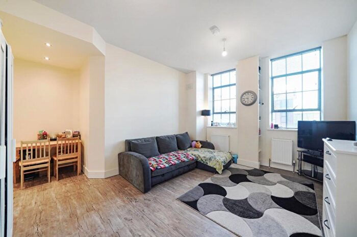 1 Bedroom Flat To Rent In South Street, Romford, RM1