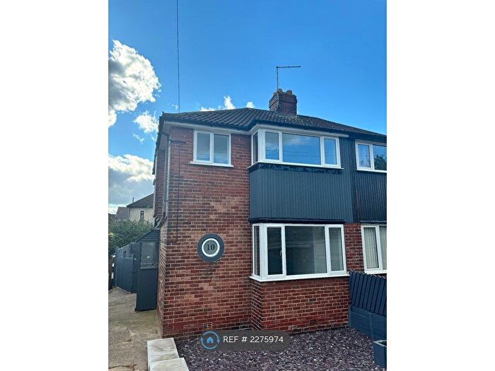 3 Bedroom Semi-Detached House To Rent In Sharrard Grove, Sheffield, S12