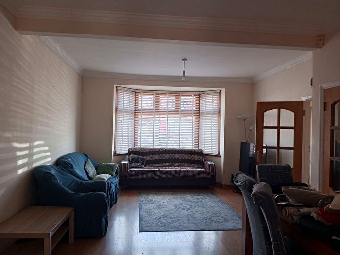 3 Bedroom Semi-Detached House To Rent In Cranley Drive, Ilford, Barkingside, Newburypark, Ig1