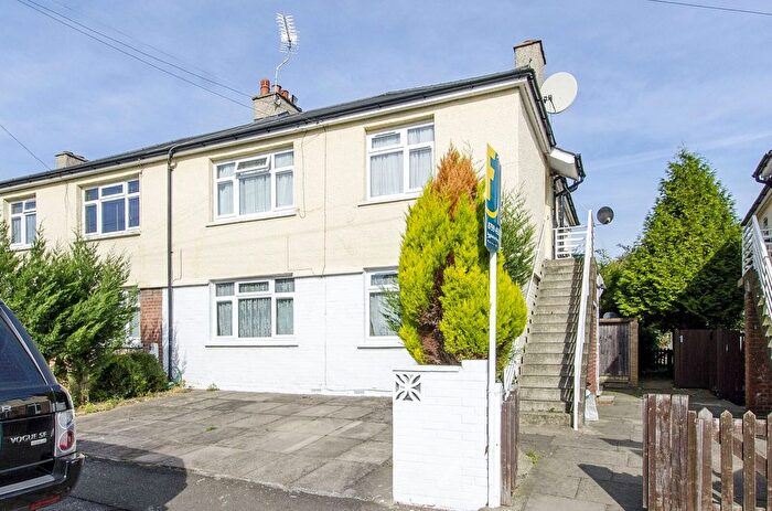 2 Bedroom Flat To Rent In Cedar Grove, Ealing, London, W5