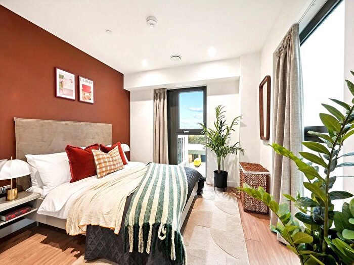 1 Bedroom Flat To Rent In Uncle Acton, Victoria Road, W3