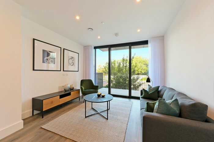 1 Bedroom Flat To Rent In Sandown House, London Square Staines, Staines TW18