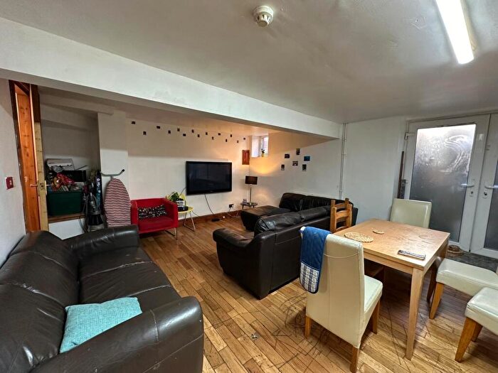 8 Bedroom House To Rent In Manor Terrace, Leeds, LS6