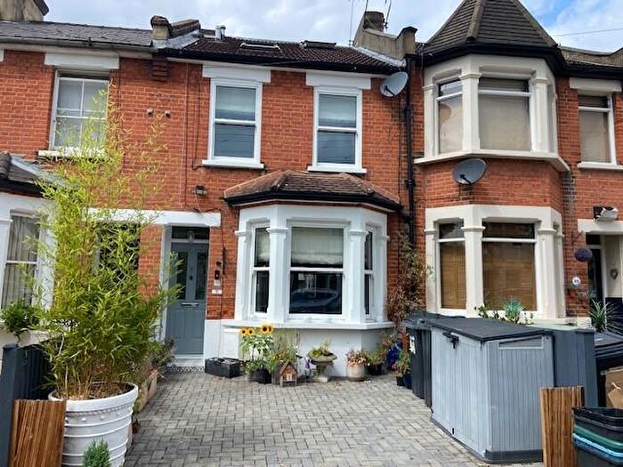 5 Bedroom Terraced House For Sale In Walpole Road, London, E18
