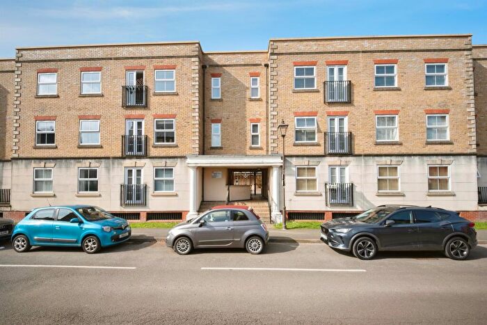 2 Bedroom Apartment For Sale In Dickens Heath Road, Shirley, Solihull, B90