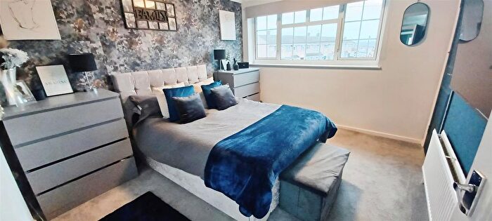 2 Bedroom End Of Terrace House For Sale In St. Pauls Close, Rochester, ME2