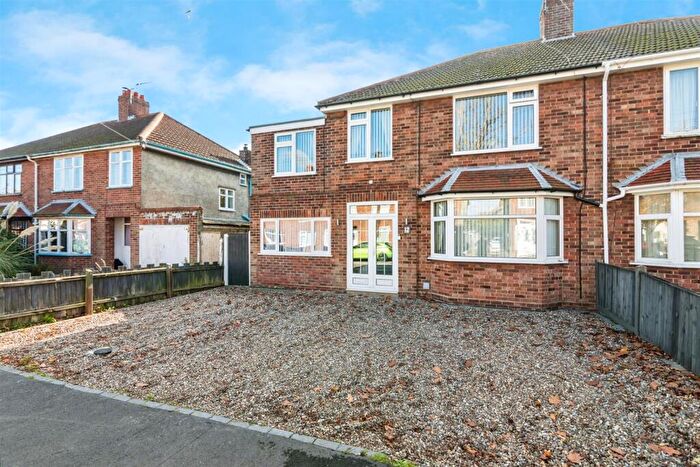 5 Bedroom Semi Detached House For Sale In Mount Pleasant, Lowestoft, Suffolk, NR32