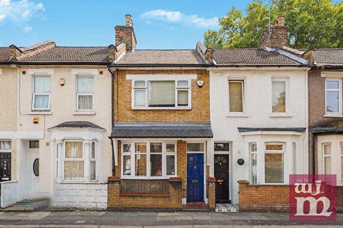 2 Bedroom House To Rent In Faringford Road, Stratford, E15