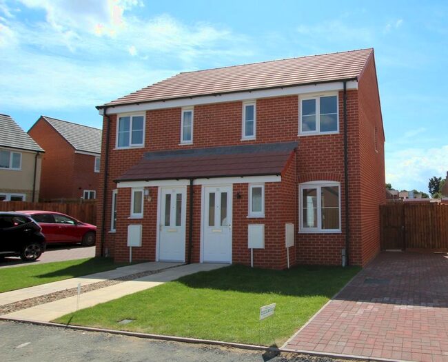 2 Bedroom Semi-Detached House To Rent In Lyncoln Drive, Oulton, Lowestoft, NR32