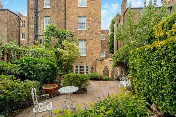 3 Bedroom Flat To Rent In St Anns Villas, London, W11