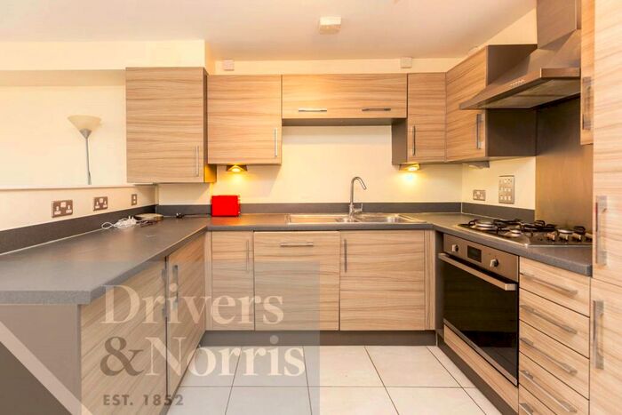 2 Bedroom Apartment To Rent In Rosefield, Pooles Park, Finsbury Park, London, N4