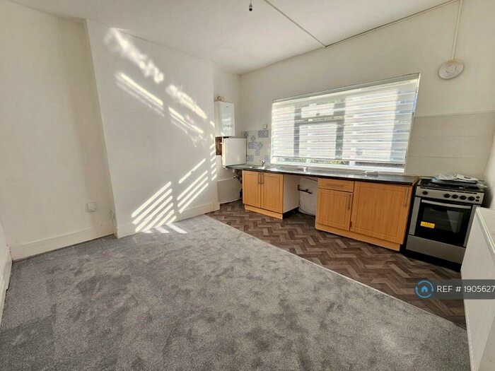 1 Bedroom Flat To Rent In Wellington Street West, Salford, M7