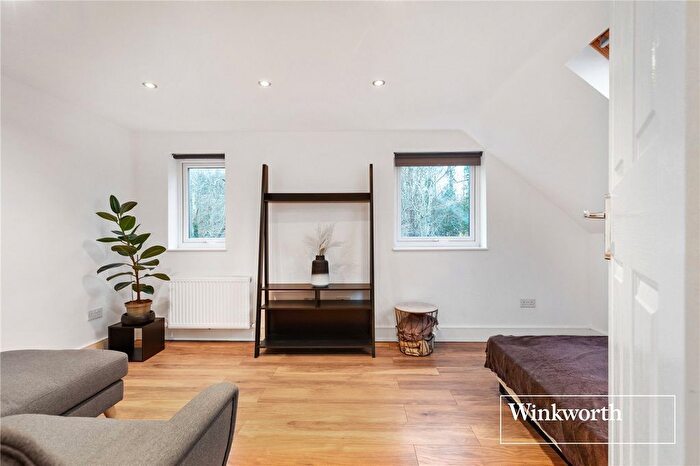 2 Bedroom Flat To Rent In Abercorn Road, Mill Hill East, London, NW7