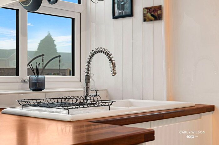 3 Bedroom Town House For Sale In Old Hall Drive, Bramley, Rotherham, S66