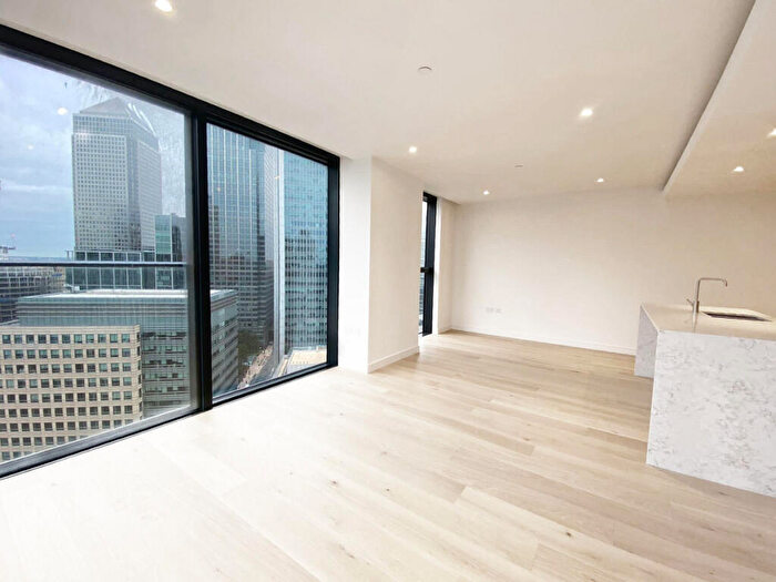2 Bedroom Apartment For Sale In South Quay Plaza, London, E14