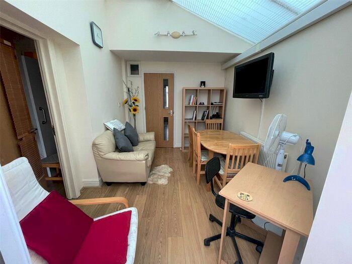 1 Bedroom Flat To Rent In Fountains Crescent, Southgate, London, N14