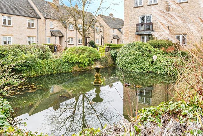 1 Bedroom Apartment For Sale In St. Marys Mead, Witney, OX28