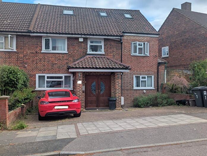 7 Bedroom Semi-Detached House To Rent In George Crescent, London, N10