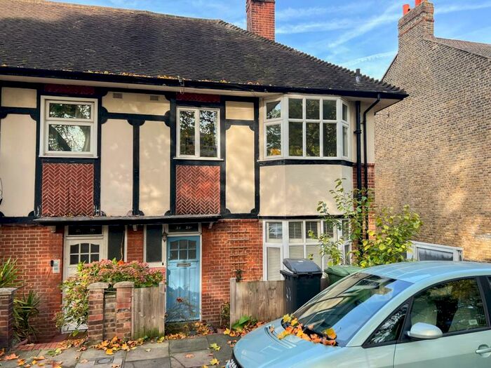 2 Bedroom Flat To Rent In Old Road, Hither Green, London, SE13