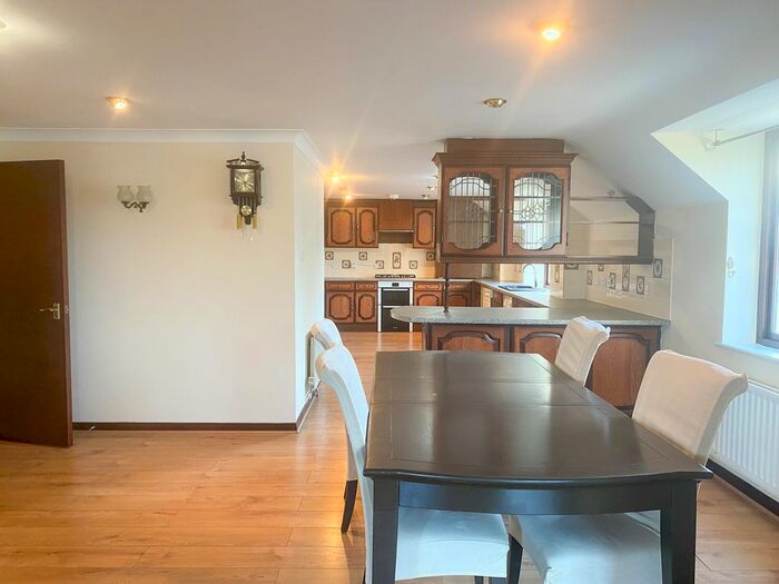 3 Bedroom Flat To Rent In Finchampstead Road, Finchampstead, RG40