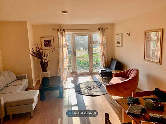 2 Bedroom Flat To Rent In Kennet Walk, Reading, RG1