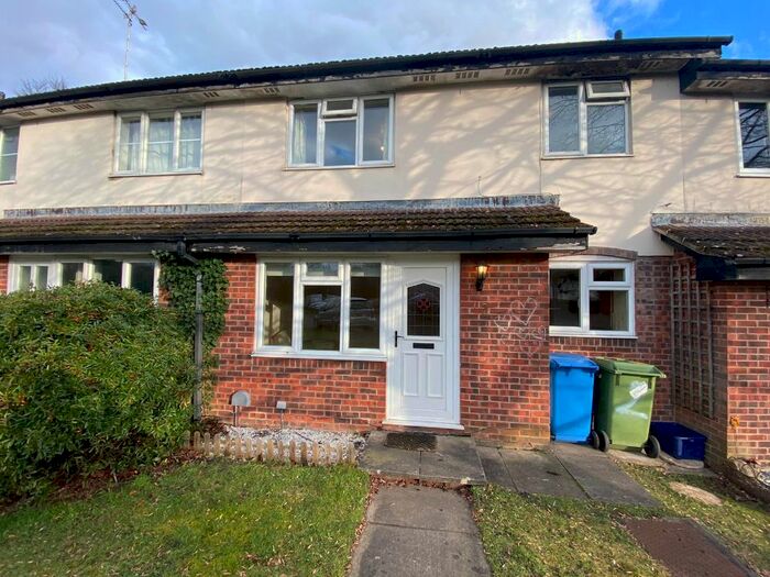 1 Bedroom Terraced House To Rent In Kingfisher Close, Farnborough, GU14