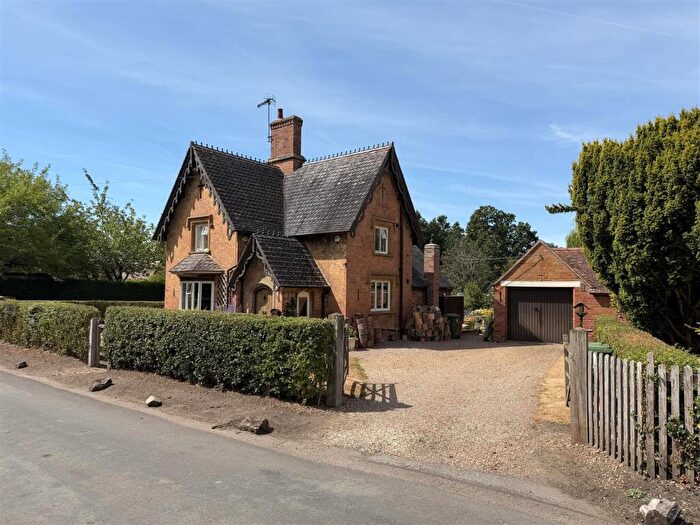 2 Bedroom Detached House For Sale In Church Road, Sherbourne, Warwick, CV35