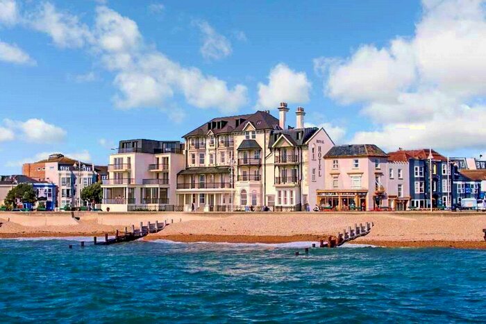 2 Bedroom Flat To Rent In The Esplanade, Bognor Regis, West Sussex, PO21