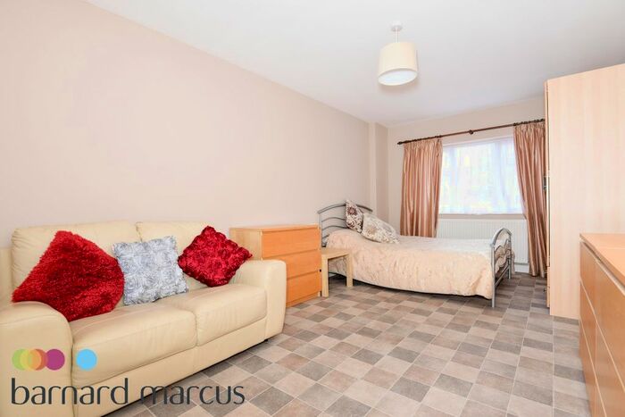 Studio To Rent In West Street, Epsom, KT18