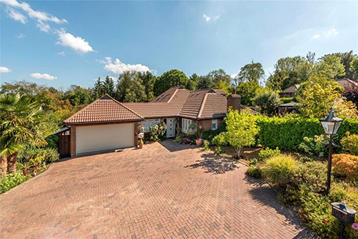 4 Bedroom Detached House For Sale In Usherwood Close, Tadworth, Surrey, KT20