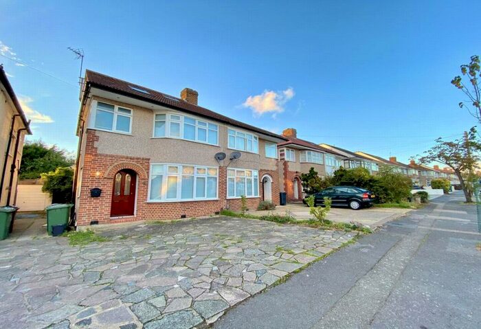 4 Bedroom Semi-Detached House To Rent In Elgin Avenue, Harrow, HA3