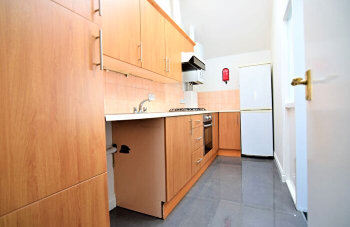 3 Bedroom Flat To Rent In Richmond Place, Brighton, BN2