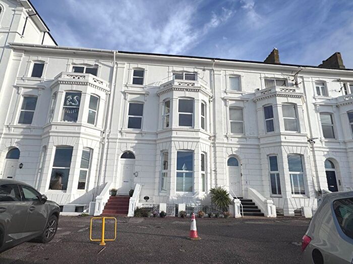 2 Bedroom Flat To Rent In Morton Cresent, Exmouth, EX8