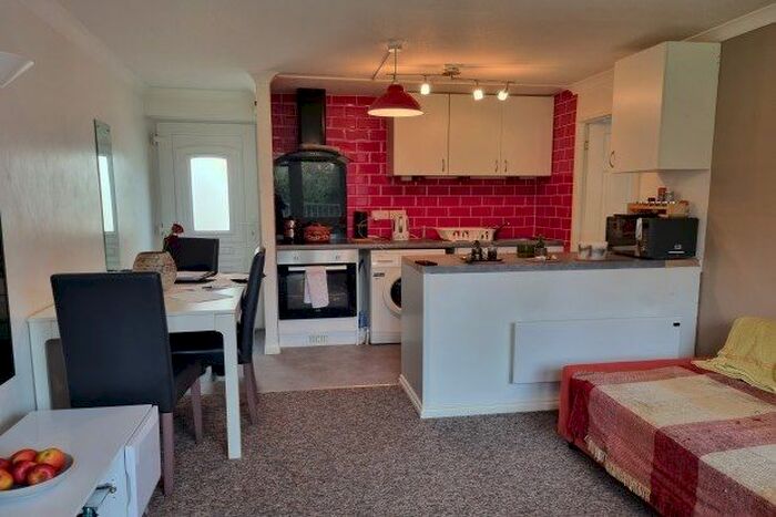 2 Bedroom Flat To Rent In Devon View, Dawlish, EX7