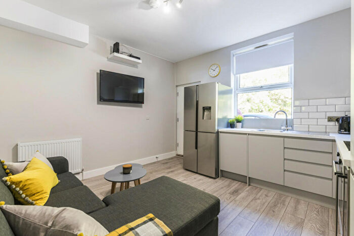 6 Bedroom House To Rent In Westfield Road, Leeds, LS3