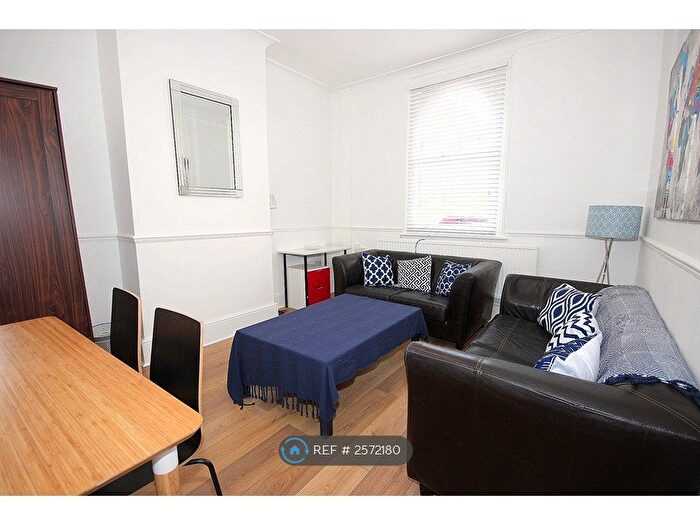 5 Bedroom Terraced House To Rent In Cadiz Street, Elephant And Castle, SE17