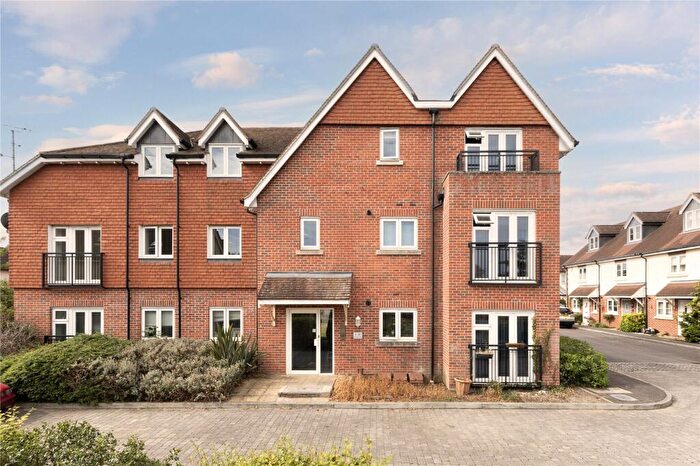 1 Bedroom Flat For Sale In Raynham Close, Guildford, Surrey, GU4