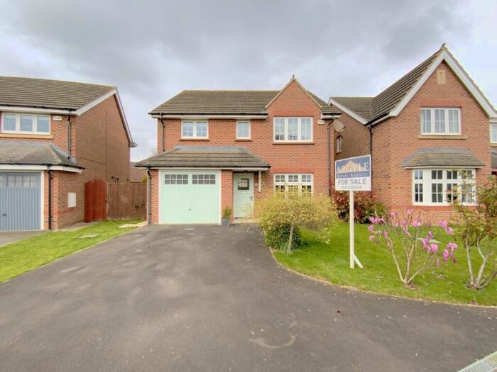 4 Bedroom Detached House For Sale In Spall Close, Scartho Top, Grimsby, DN33