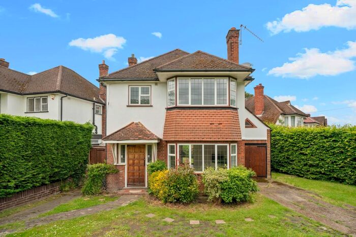 4 Bedroom Detached House To Rent In Chesterfield Drive, Hinchley Wood, KT10