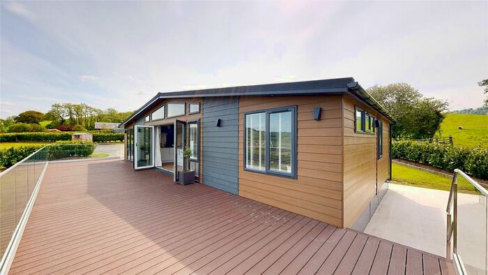 2 Bedroom Mobile/park Home For Sale In Plas Dyffryn Trannon Lodge Park, Trefeglwys, Caersws, Powys, SY17