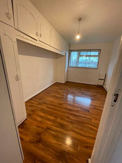 3 Bedroom Flat To Rent In Traveller Way, Hounslow, TW4