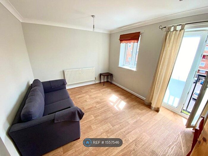 1 Bedroom Flat To Rent In St. Paul's Way, London, E3