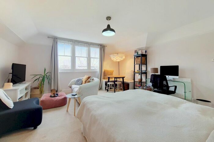 1 Bedroom Flat To Rent In Kirkstall Road, London, SW2