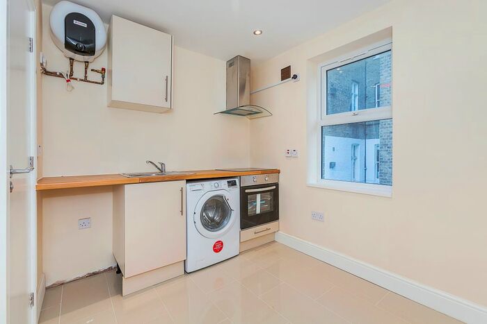 Studio To Rent In Hammersmith Road, London, W14