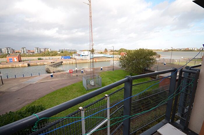 2 Bedroom Flat To Rent In Felixstowe Court, London, E16