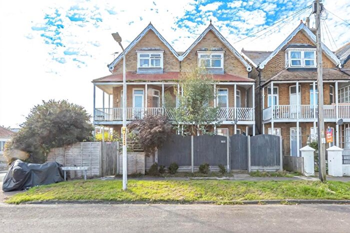 1 Bedroom Flat For Sale In Arthur Road, Birchington, Kent, CT7