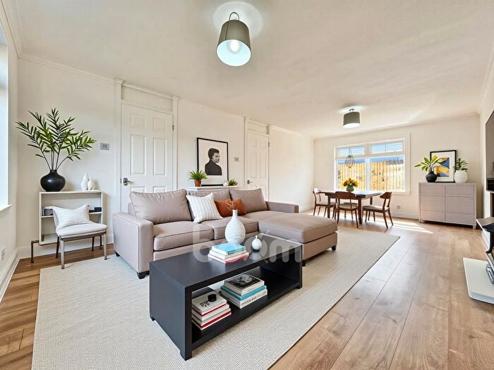 3 Bedroom Terraced House For Sale In Holms Crescent, Erskine, PA8
