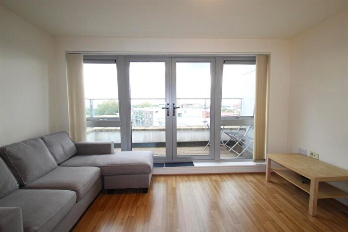 1 Bedroom Flat To Rent In Windsor Court, Mostyn Grove, Bow, E3