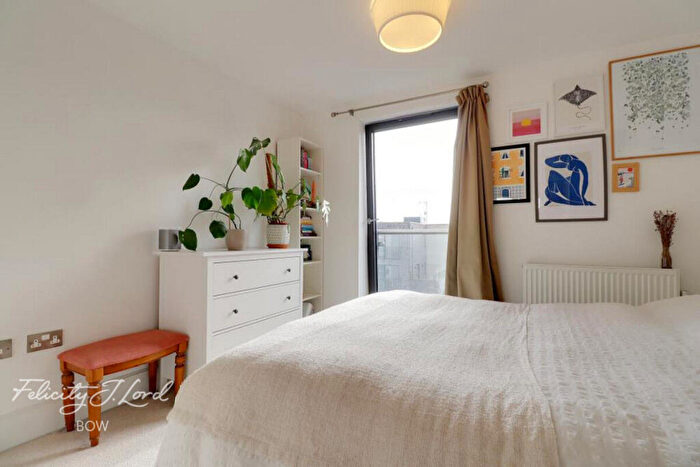 2 Bedroom Flat To Rent In Axio Way, London, E3