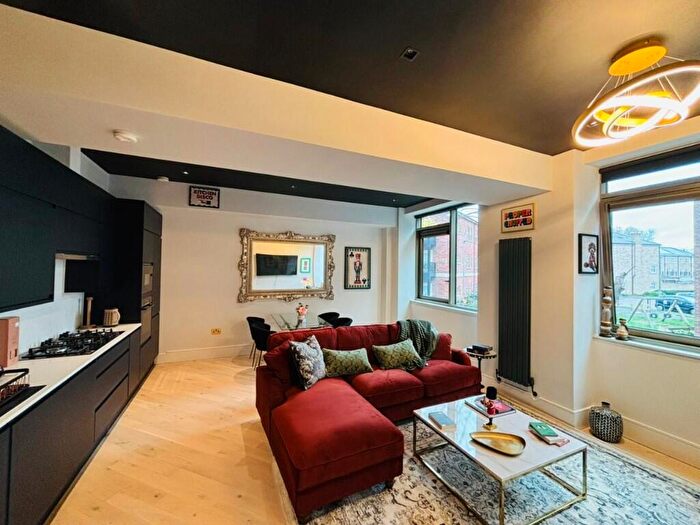 1 Bedroom Flat For Sale In Arka House, High Road, Whetstone, London, N20